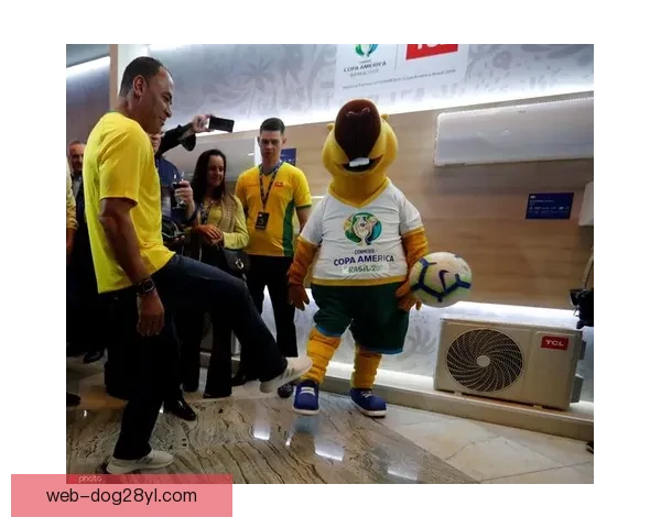 巴西之光卡福亮相NBA名人赛